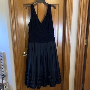 Elegant Black Sleeveless Dress with Leaf Detail 18W Cocktail Eveningwear